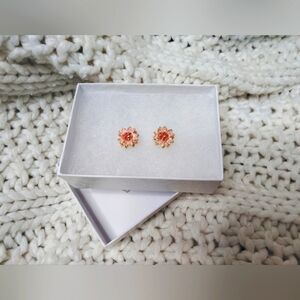 2 for 25$Elegant Gold Flower Stud Earrings brand new never been used